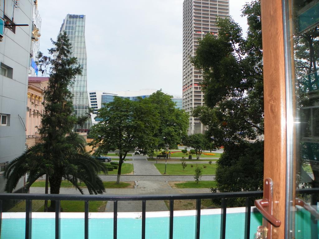 Apartment Rusudan Батуми Стая снимка