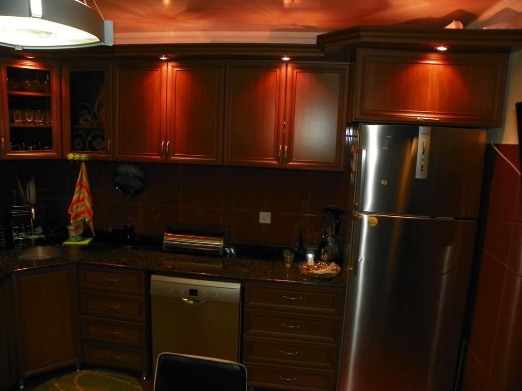 Apartment Rusudan Батуми Стая снимка