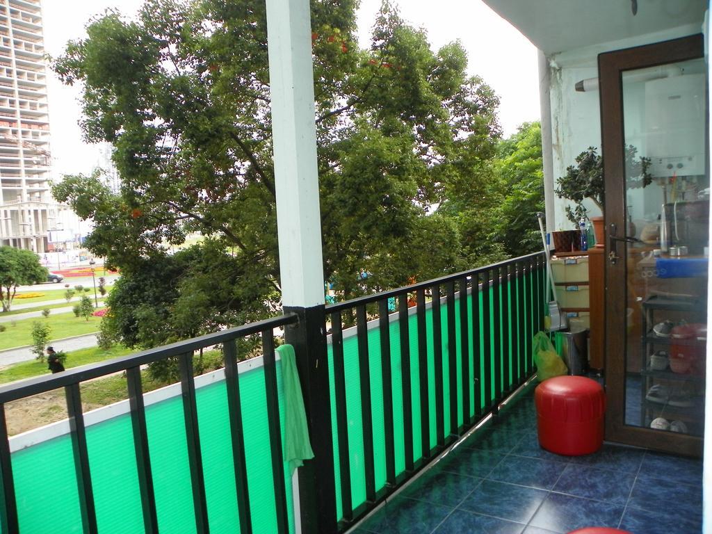 Apartment Rusudan Батуми Стая снимка