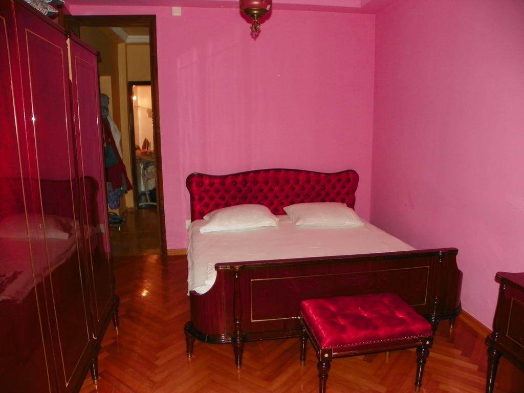 Apartment Rusudan Батуми Стая снимка
