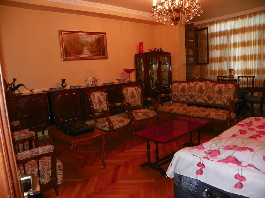 Apartment Rusudan Батуми Стая снимка