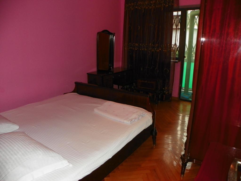 Apartment Rusudan Батуми Стая снимка