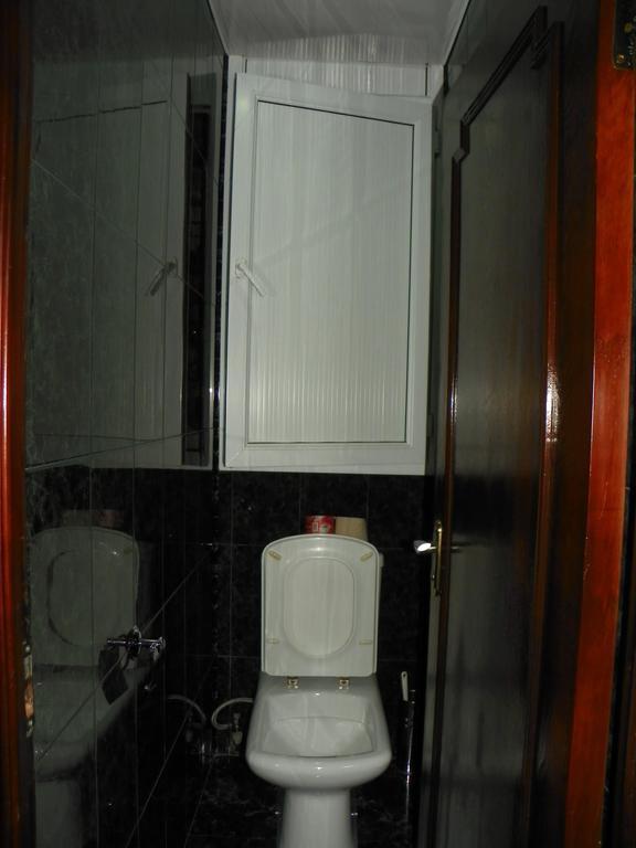 Apartment Rusudan Батуми Стая снимка